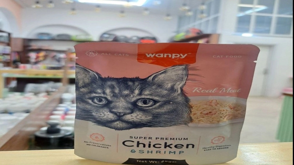 Pooch Cat flavored mix of chicken and shrimp brand Venpi