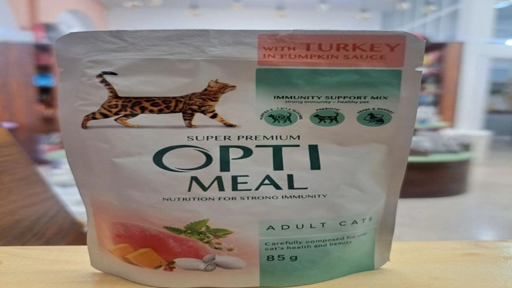 Cat pooch with turkey flavor in Optimeal brand pumpkin sauce Cat pooch with turkey flavor in Optimeal brand pumpkin sauce